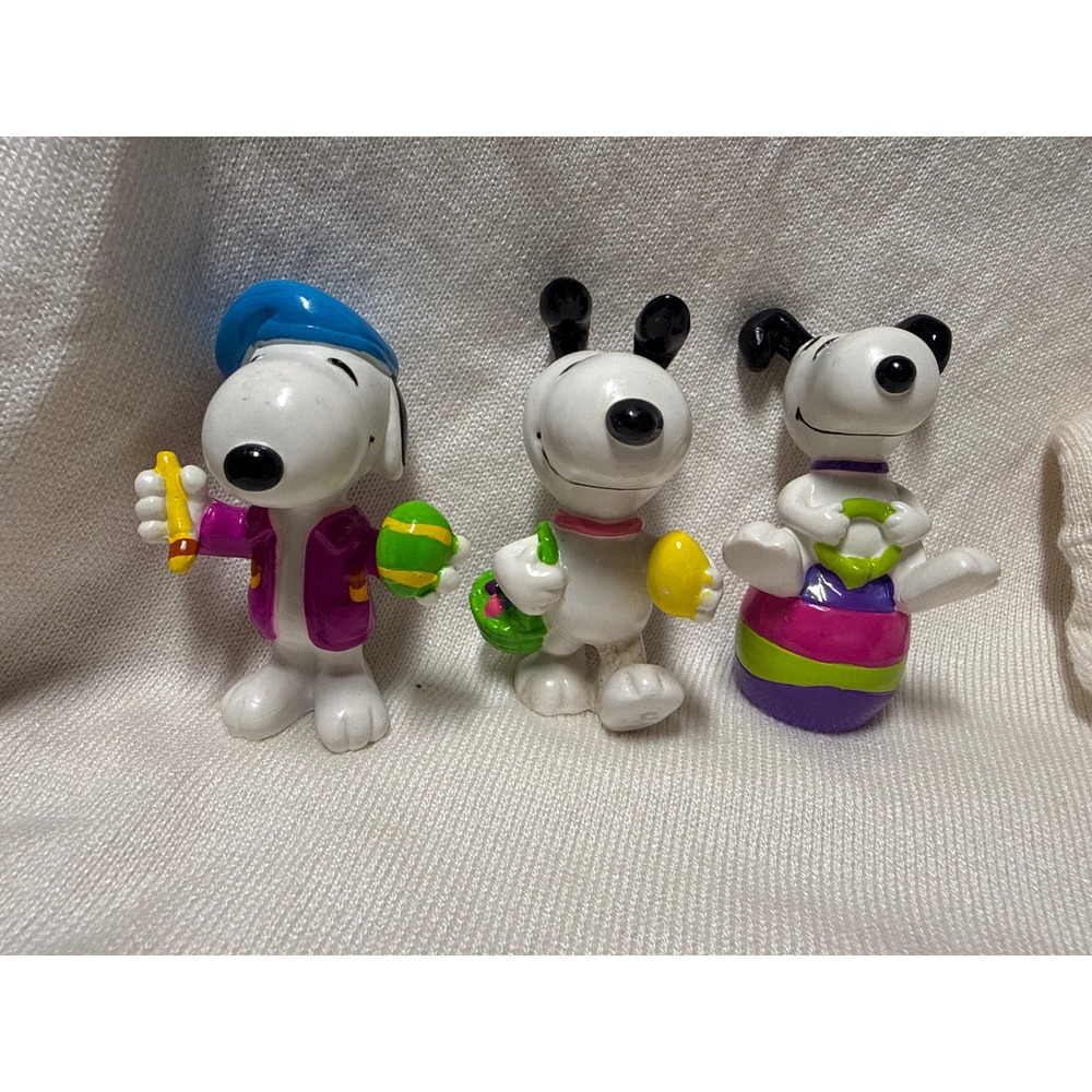 Vintage Peanuts Snoopy Easter PVC Figurine Set 3 Piece Holiday Miniatures